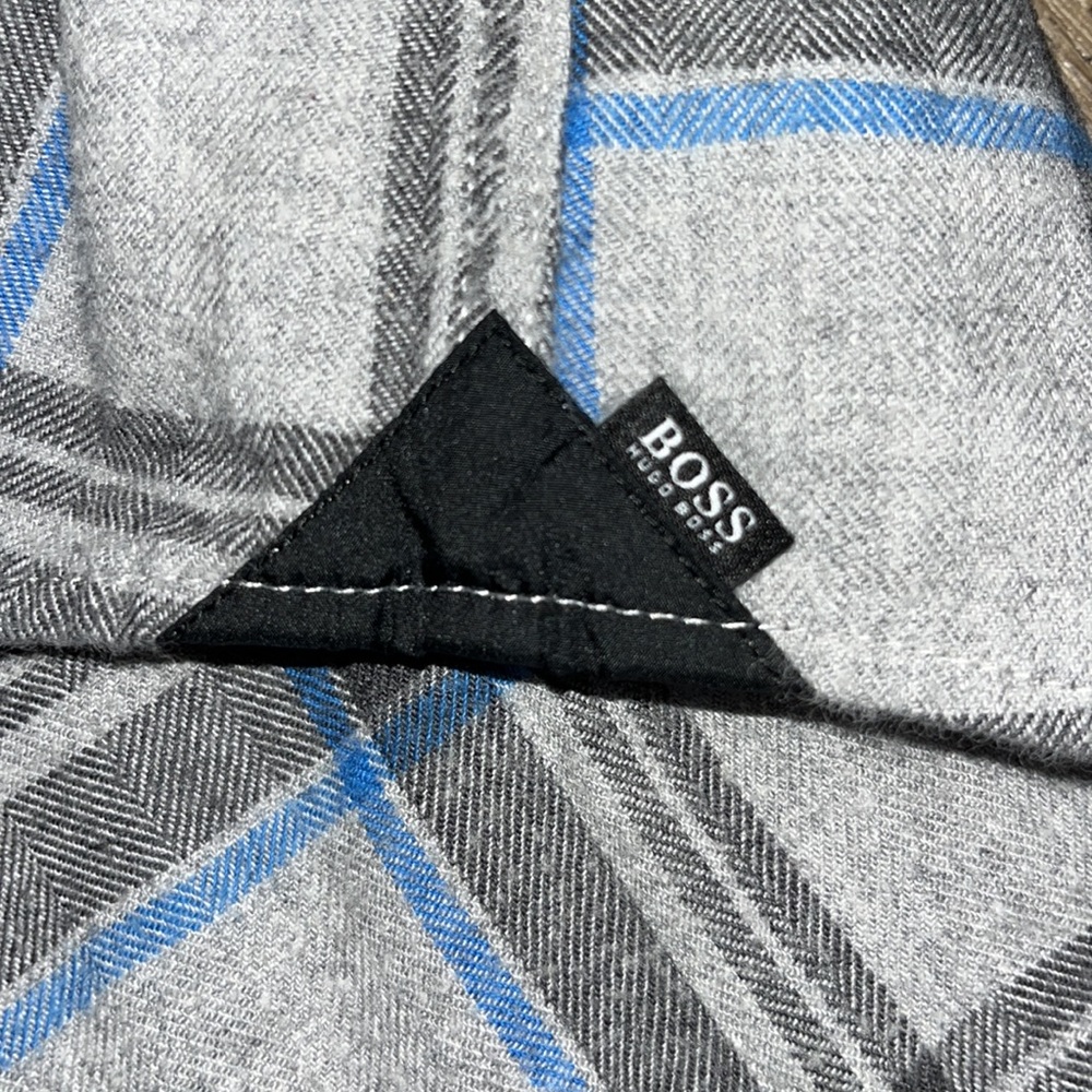 Hugo Boss Flannel In A Size Large - image 7
